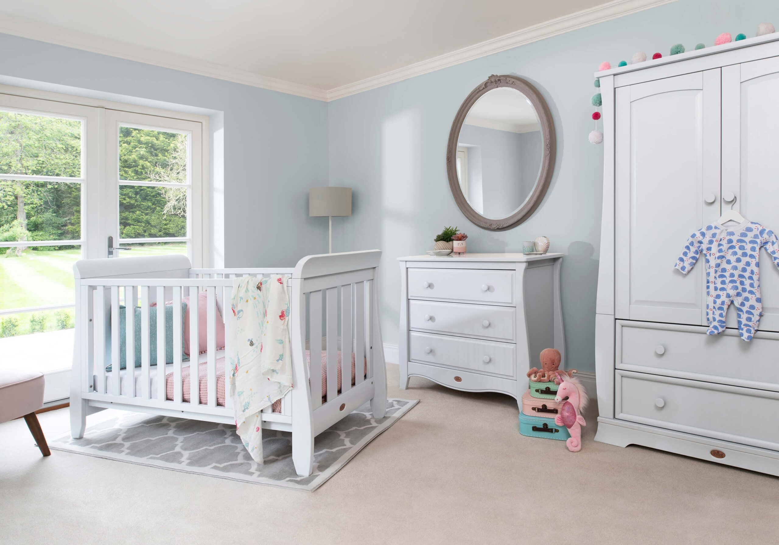 product_lifestyle_images_3000_x_2100_b-slucb_ba_b-sl3dcsa_ba_b-slwr_ba_sleigh_urbane_3_piece_room_set_low_position__barley_white_forweb__2x-scaled-1.jpg